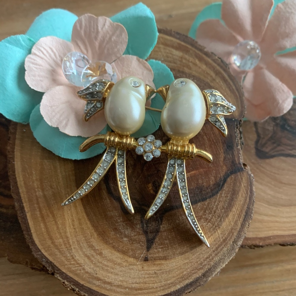 Brooche